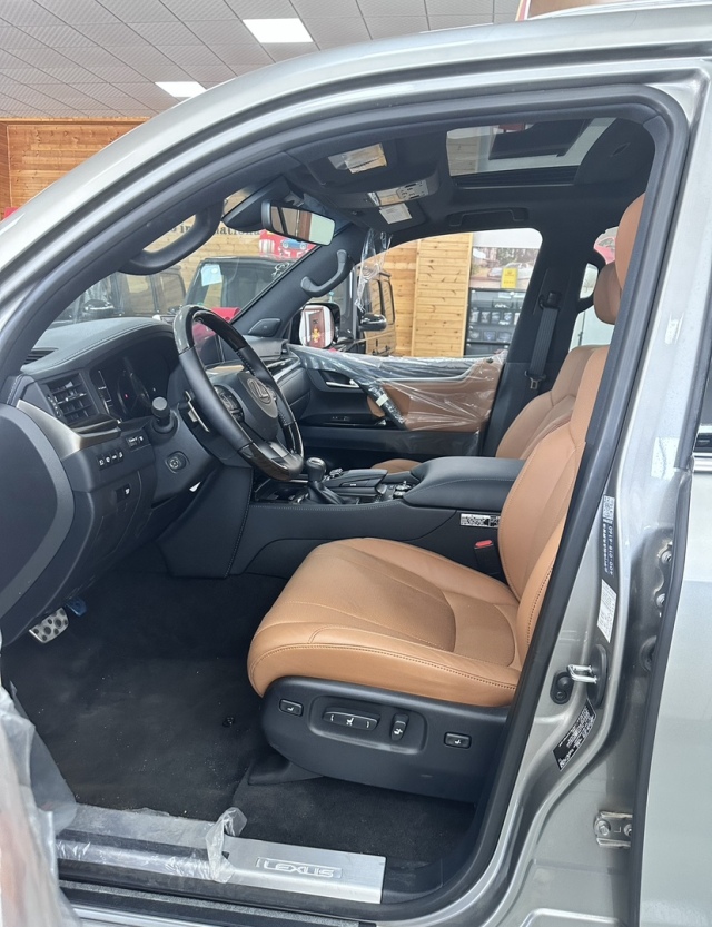 2021款雷克萨斯lx570 限量s款落地多少钱 高保值率的车型