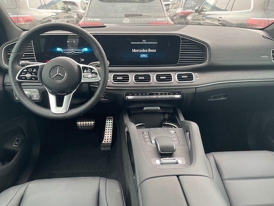 内饰氛围灯以及全新的触控人机交互系统,此外新款奔驰gls450加版继续