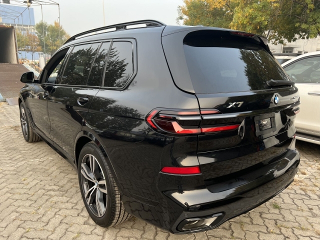 2024款宝马x7 3.0t m运动增强 卓越豪华现车手续全 注重细节