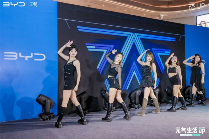 元气生活DAY DAY UP·白云站，各路明星争相品鉴！