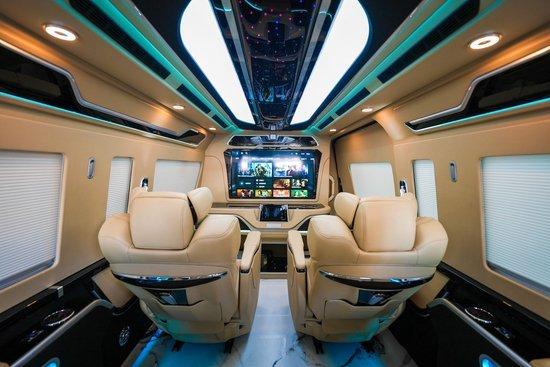 23款丰田海狮3.5V6 强劲动力 可靠品质 舒适空间 天津港60余万