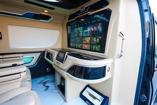 23款丰田海狮3.5V6 强劲动力 可靠品质 舒适空间 天津港60余万