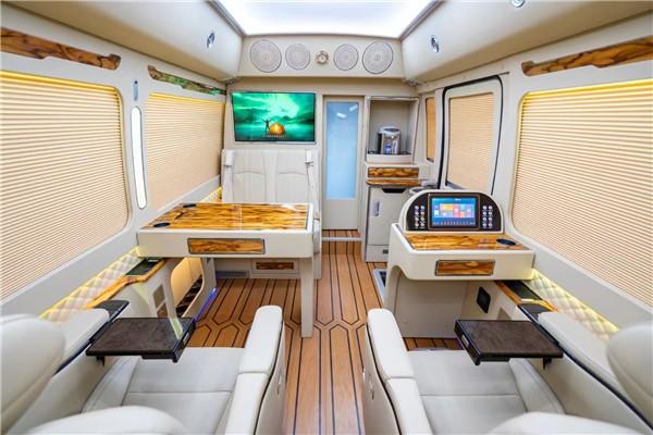 丰田考斯特改装成房车后体验真正汽车家生活