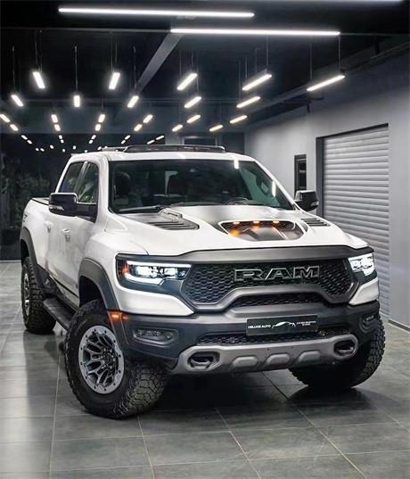 道奇公羊霸王龙62l最具极限越野能力的一款皮卡车