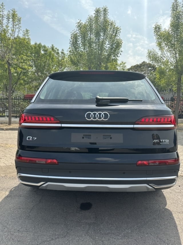 2023款奥迪q7标准五座 3.0t天津港现车最新价格