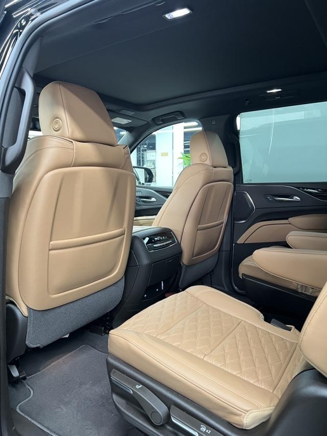 2024款凯迪拉克凯雷德6.2现车多少钱 加长 "洗浴神车"