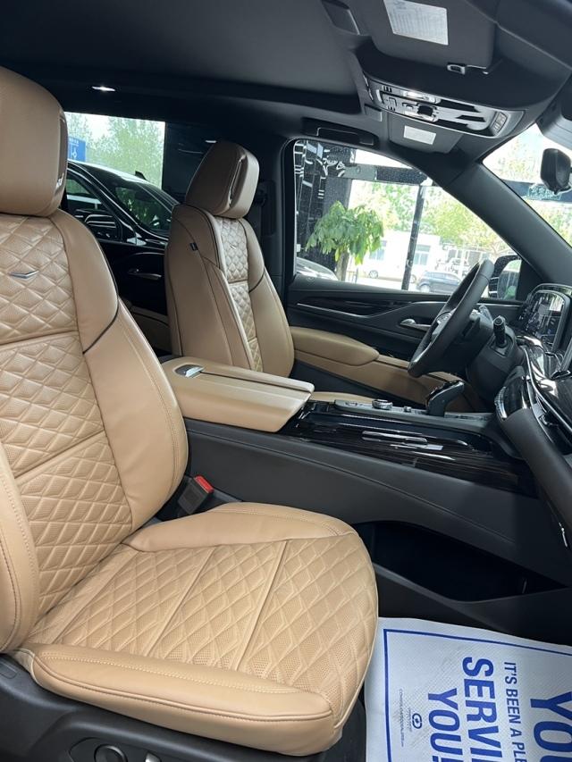 2024款凯迪拉克凯雷德6.2现车多少钱 加长 "洗浴神车"