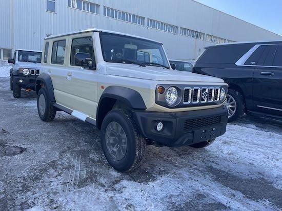 24款平行进口铃木吉姆尼高配现车仅25万起售