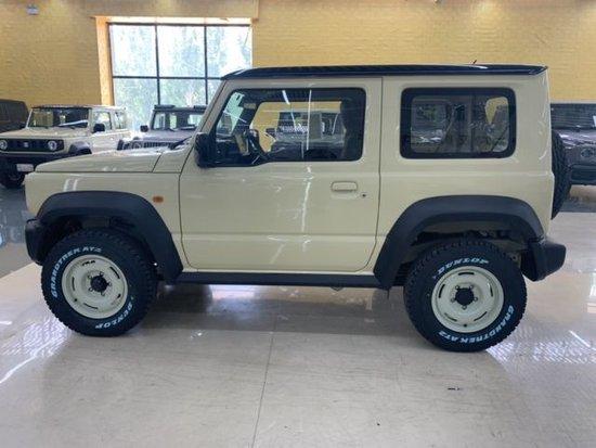 24款平行进口铃木吉姆尼高配现车仅25万起售