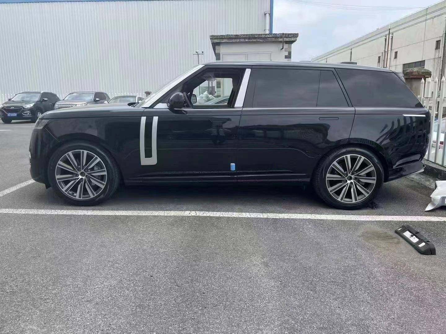 23款路虎揽胜行政加长版天津港汽油柴油均现车充足170余万