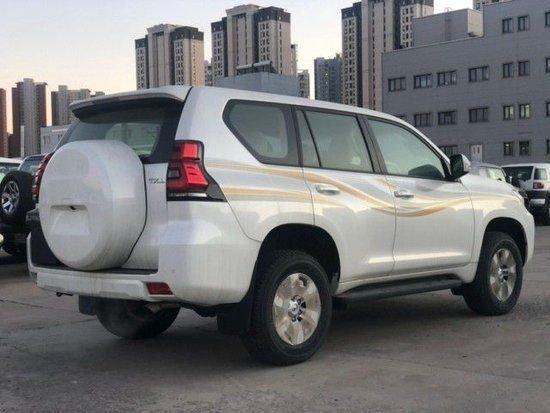 2023款丰田霸道2700现车秒杀价40万起