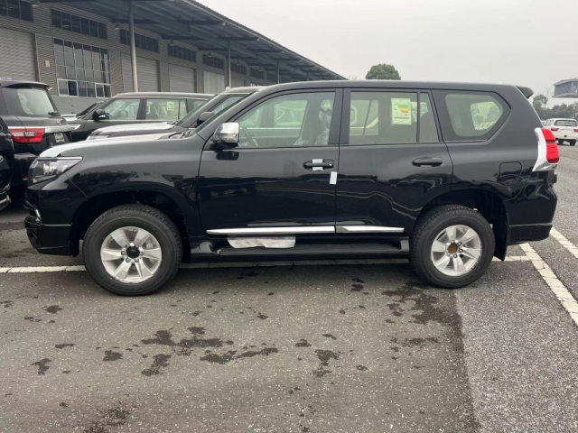 2023款丰田霸道2700丐版 txl 外挂 无天窗现车报价 40几万落地