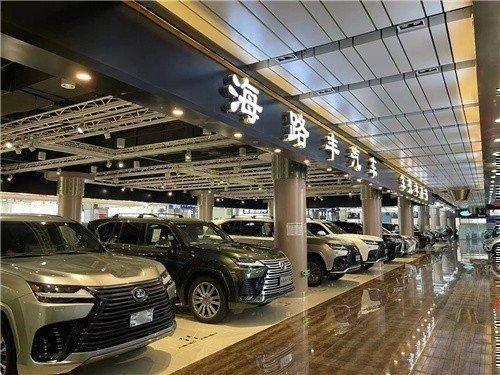 2023款路虎卫士110四门柴油现车感恩回馈价