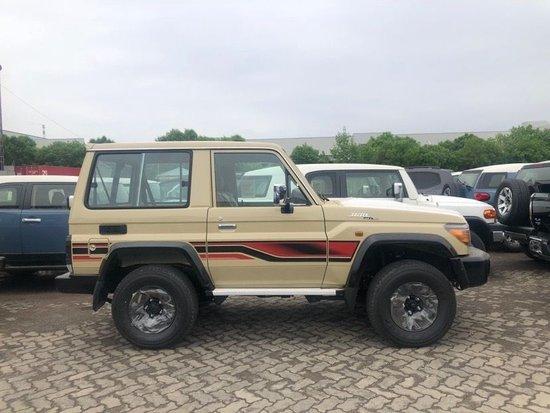 24款丰田酷路泽lc71多重好礼40万起