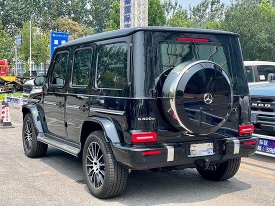 24款奔驰G400保留复古元素的同时增添时尚流行色彩