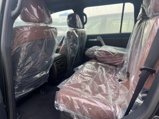 23款兰德酷路泽5700kdss高配八缸仅需123万起售