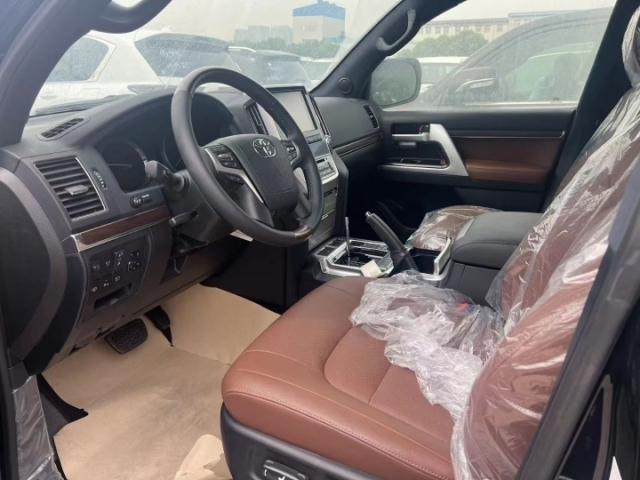 23款兰德酷路泽5700kdss高配八缸仅需123万起售