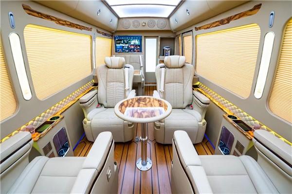 丰田考斯特12座商务车,丰田考斯特起售价37.45万元