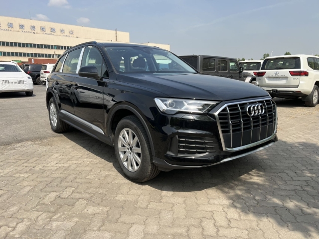 2024款奥迪q7 2.0t标准版现车十几万就能领回家 巧妙地融为一体