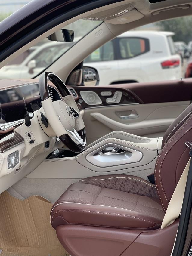 2024款奔驰迈巴赫gls600驾驭至臻品味