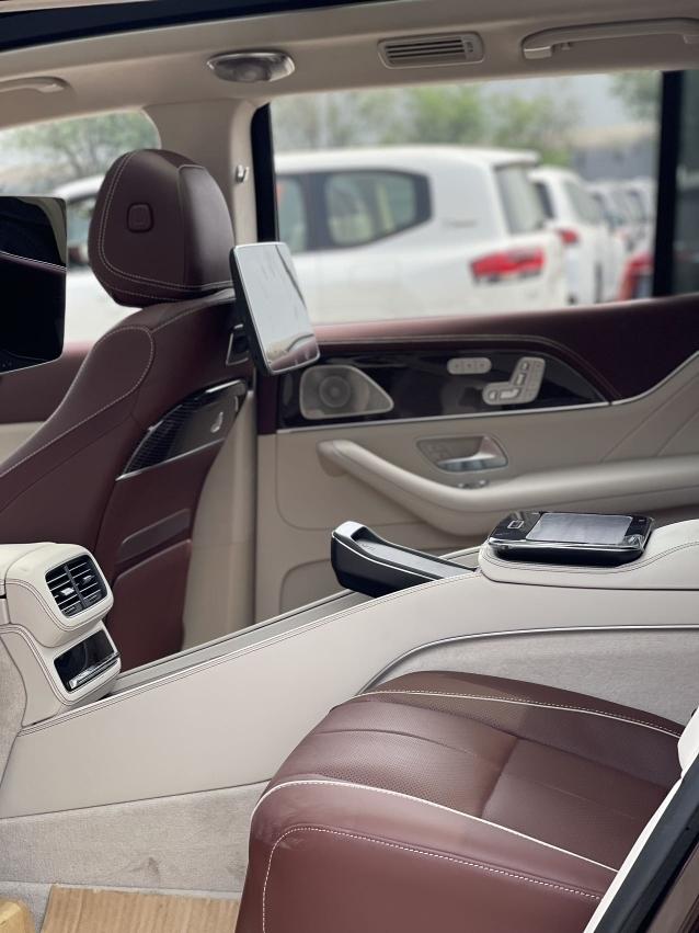 2024款奔驰迈巴赫gls600现车报价 优雅又霸气 典型的迈巴赫特征