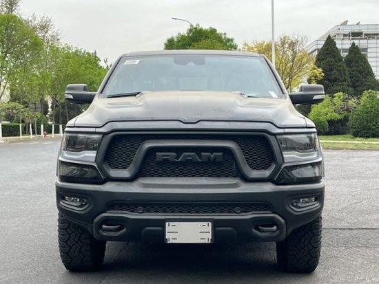 2024款道奇公羊叛逆者5.7l皮卡现车价格优惠