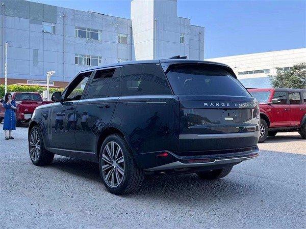 24款美版路虎揽胜行政p400顶配港口现车最新价格