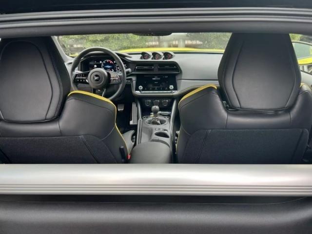 2024款日产400Z 3.0T手动性能版 手续齐全 致敬经典 复古味道