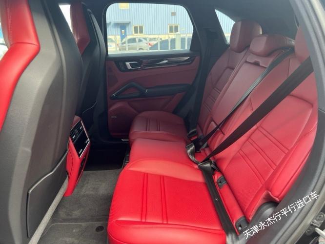 保时捷卡宴3.0T 加版 黑/红天津现车报价80余万