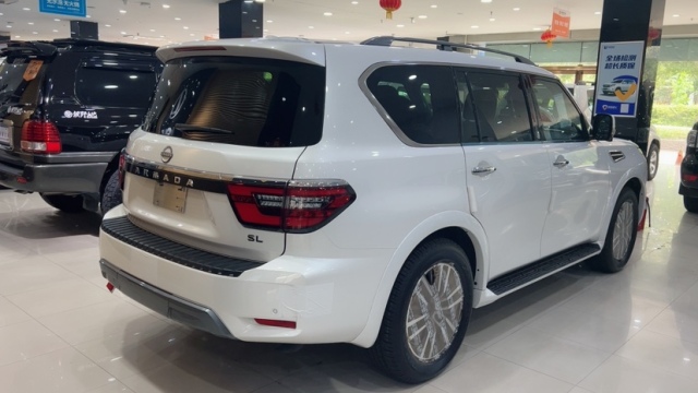 23款日产阿曼达5.6lv8现车手续齐70余万随时提车