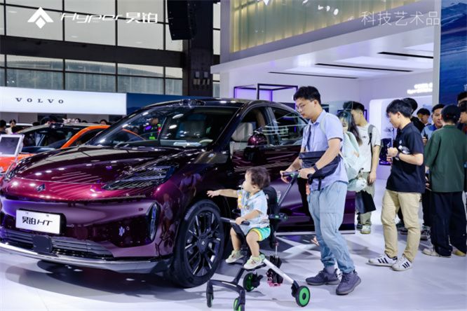 最强智驾和同级最长续航，昊铂HT成为豪华纯电SUV热销车型