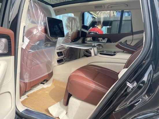 24款奔驰迈巴赫GLS600 8种配色组合为大家提供更多的选择