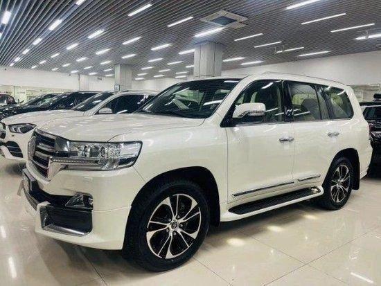 天津港保税区平行进口21款丰田酷路泽5700v8中东版报价