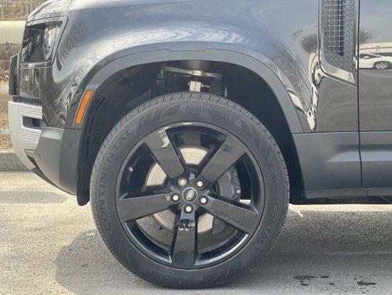 2024款路虎卫士3.0T柴油版天津港现车报价可分期购车