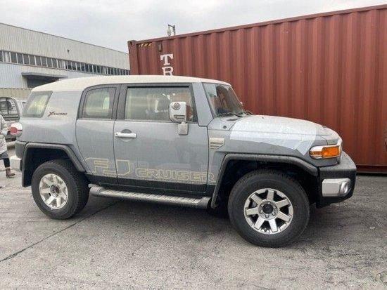 2023款丰田fj酷路泽4.0l现车价格直降到底40万起