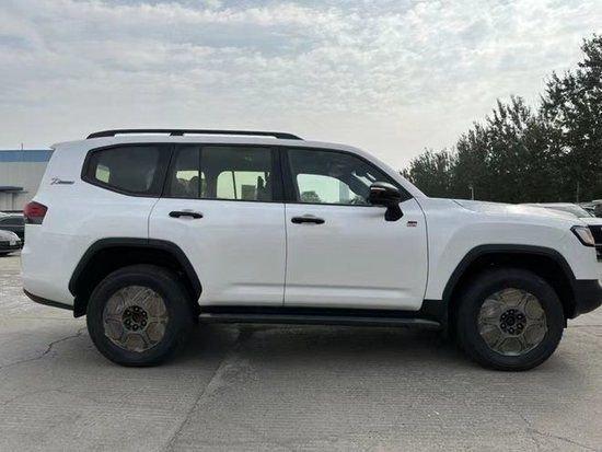 24款丰田酷路泽LC300柴油3.3T运动版 可分期可上牌