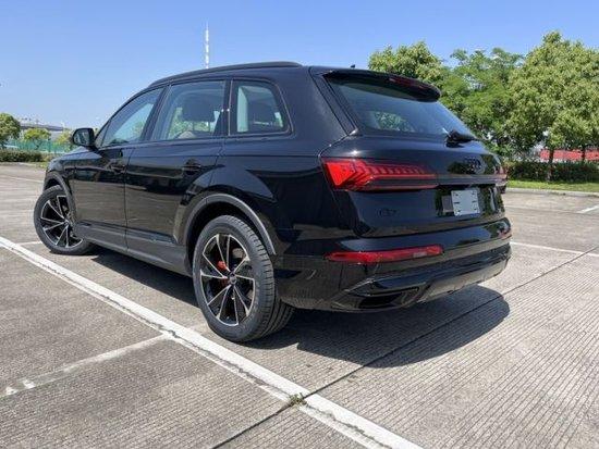 24款奥迪q7简单线条勾勒同样时尚感十足裸车价格