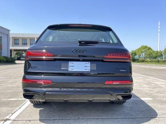 24款奥迪q7简单线条勾勒同样时尚感十足裸车价格