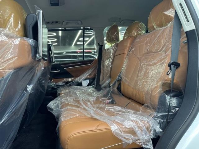 21款雷克萨斯lx570采用了雷克萨斯全球首创的四轮主动悬