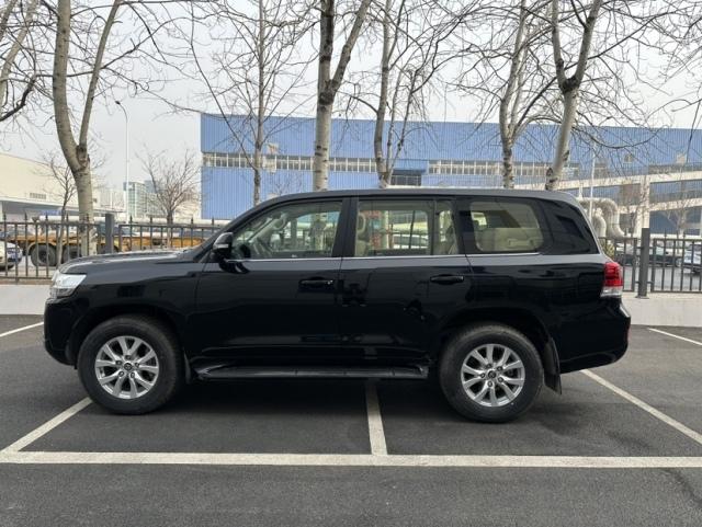 2021款酷路泽5700现车特价回馈 全国上牌 变得更加的时尚