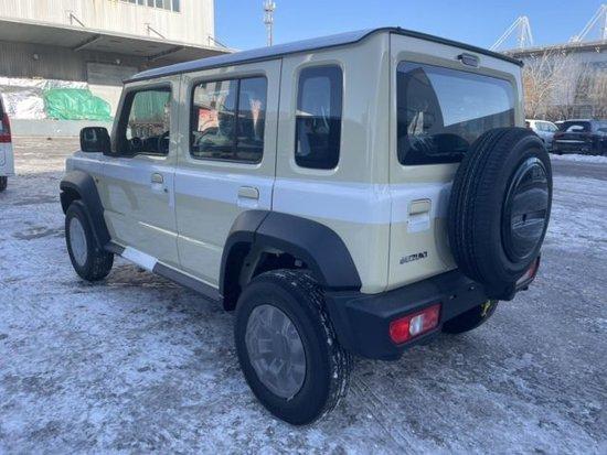 24款铃木吉姆尼5门现车26万首付1万提车