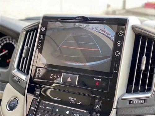 丰田--陆地巡洋舰,想必喜欢越野四驱车的人们都知道这个经典的车系,在