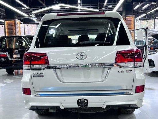 新款丰田兰德酷路泽5700顶配整车配置丰富豪华