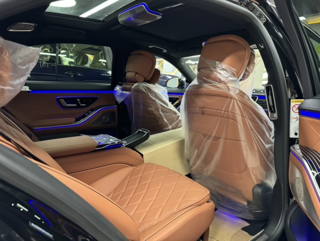 24款奔驰s500豪华内饰价格130万