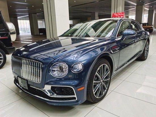 23款宾利飞驰v8全国最低价280万 清库存特价