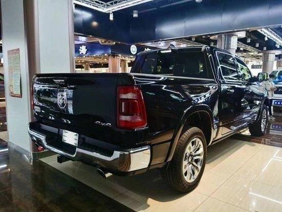 23款道奇长角号5.7lv8现车手续齐48万港口最低价