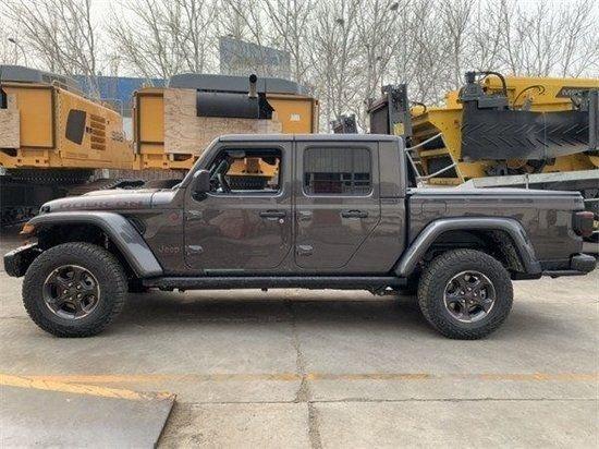 24款吉普jeep角斗士皮卡经典车型越野神器港口火爆销售