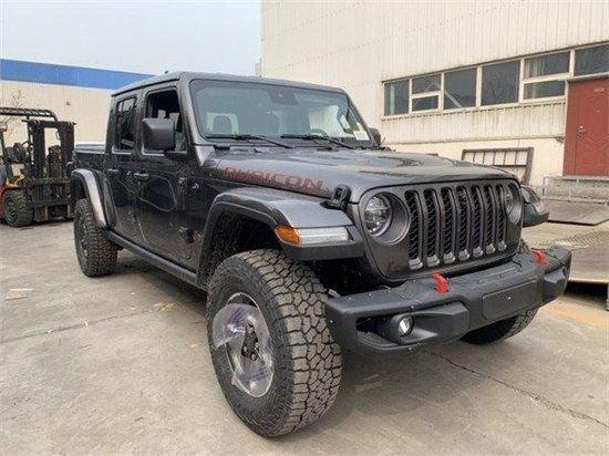 24款jeep角斗士3.6l 一台好玩的皮卡 港口最新售价现车38万