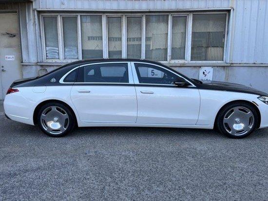 24款奔驰迈巴赫s580 双拼色四座 港口最新售价现车