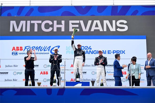 双雄并进 一路高能 捷豹TCS车队勇夺Formula E第十赛季双冠